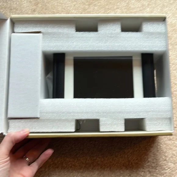 NWT Pandigital digital photo frame. - Picture 2 of 3